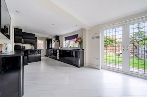 Kitchen diner angle 1- click for photo gallery